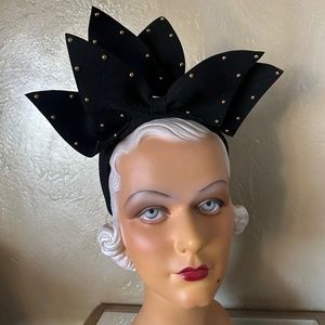 KNOCKOUT VINTAGE BLACK HAT WITH LARGE GOLD STUDDED FELT "LEAVES"